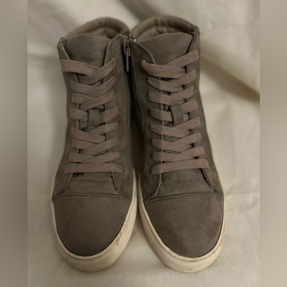 Gray Steve Madden women 6 1/2 sneaker